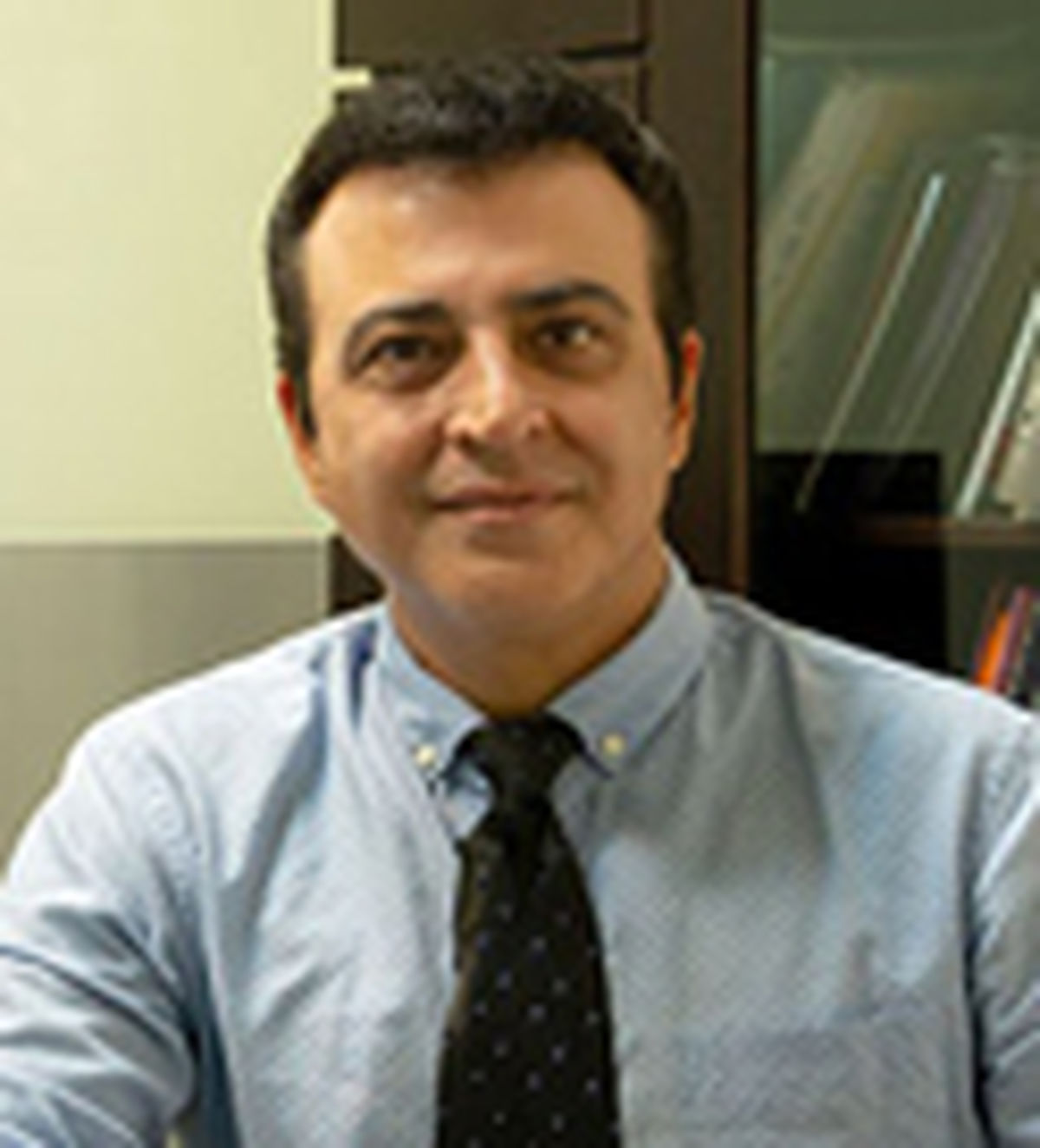   متخصص بیماری‌های لثه و دهان - دکتر وحید عارفی 