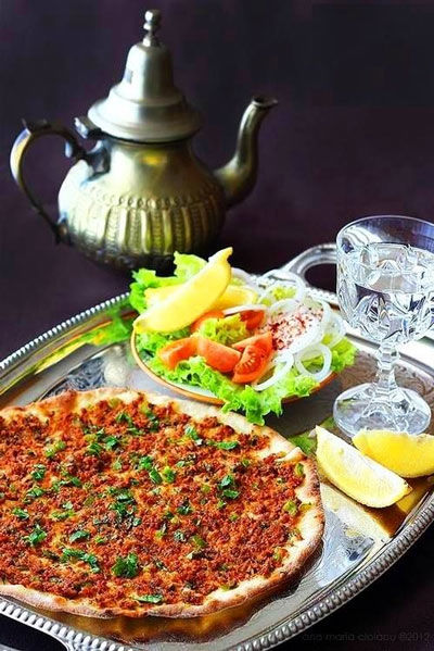 پیتزا ترکیه ایِ «لاه ماجون» را در ایران بخورید