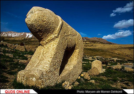 شیر در قبرستان های ایران +عکس