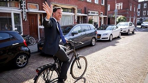 نخست‌وزیرِ دوچرخه‌سوار هلند تهدید شد