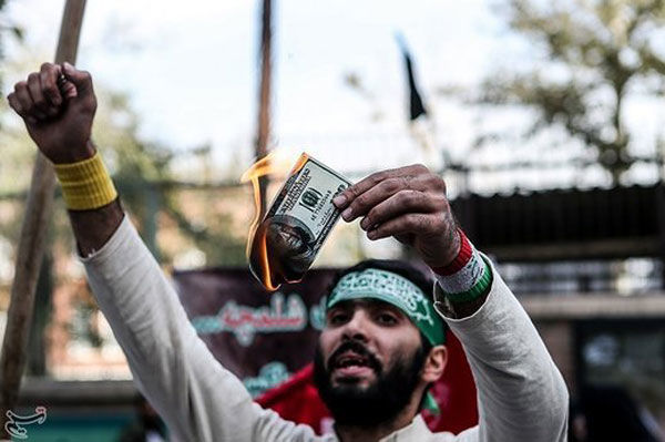سوزاندن دلار در راهپیمایی امروز تهران