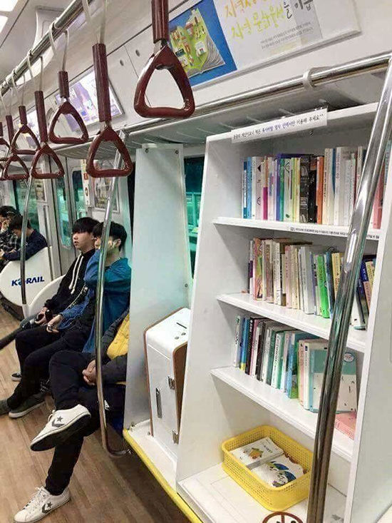 کتابخانه در واگن‌های متروی کره جنوبی