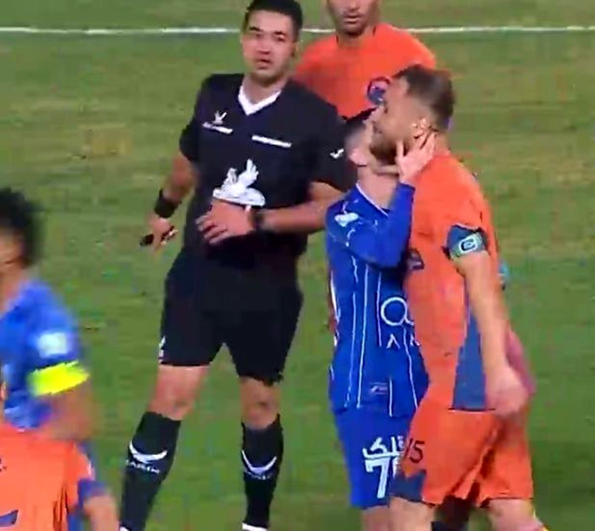 گل اول استقلال؛ صحنه‌ای پر از بی‌اخلاقی!