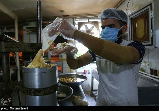 کارگاه پخت زولبیا بامیه در اصفهان