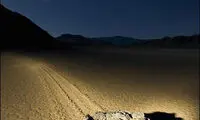این سنگ ها را چه کسی جابه‌جا میکند؟!