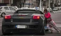 فاصله کوتاه فقیر و غنی در خیابانهای تهران