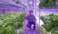 پرورش سبزیجات با برق و نور LED در قطب