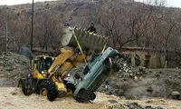 نجات پراید گرفتار در سیلاب در کرمان