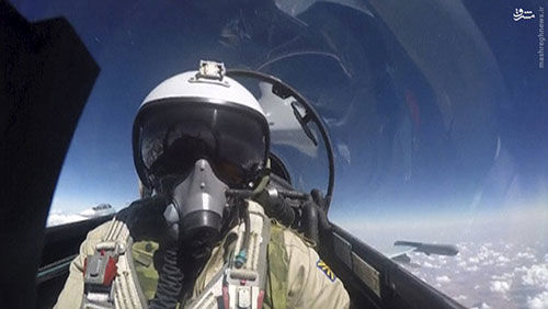سلفی خلبان هنگام بمباران داعش