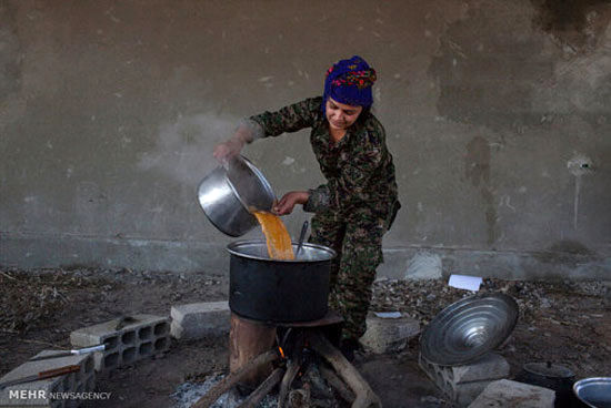 عکس: آموزش نظامی زنان کرد