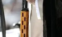 سلاحی که در خطبه‌های نماز، دستِ رهبر انقلاب بود