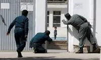 بهت‌ زدگی کودک افغان در لحظه حمله تروریست‌ها