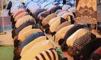اقامه نماز به دور منزل رهبر شیعیان بحرین