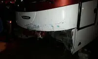 تصادف زنجیره ای؛ کامیون به دره سقوط کرد