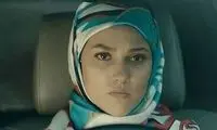 تیپ و استایل بازیگر سریال احضار بعد از مهاجرت