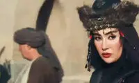 کلاه‌گیس بهاره هم پس از یقه رامین سانسور شد!