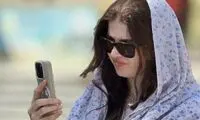 تغییر پوشش خبرنگاران زنِ خارجی در امام‌زاده صالح