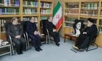 فاتحه‌خوانی عراقچی بر مزار ابراهیم رئیسی
