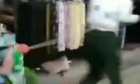  دو فرد با پوشش و گریم «سگ» در اصفهان