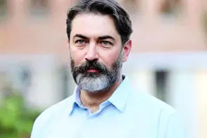 «پارسا پیروزفر» 26 ساله در کنار «نیکی کریمی»