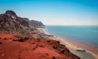 وقتی مسافران نوروزی خاک جزیره هرمز را به یغما می‌برند!
