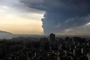 تصاویری جدید از وضعیت آتش‌سوزی در انبار نفت شهران