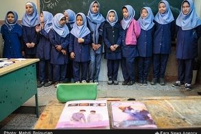ویدئو پربازدید از آوازخوانی احساسی یک دختر در مدرسه 