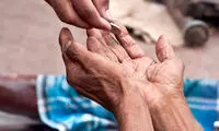 ویدئوی باورنکردنی از زورگیری یک گدا با تبر!