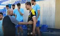 عکس روز استقلال؛ استقبال بامزه از محمد خلیفه