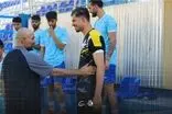 عکس روز استقلال؛ استقبال بامزه از محمد خلیفه