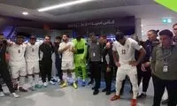 آن روی چهره مرتب کاپیتان تیم ملی را در رختکن ببینید!