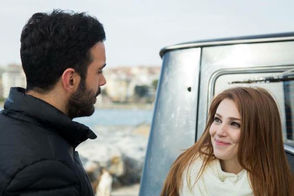قاب عاشقانه بازیگر جذاب عشق اجاره‌ای و نامزدش