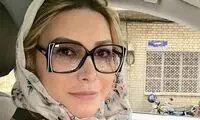 وقتی خانم بازیگر وسط خاطره‌گویی، ناخواسته ماشین لاکچری‌شو لو داد!