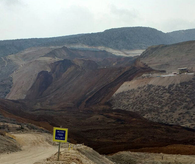 ویدئویی از ریزش هولناک یک معدن در ترکیه