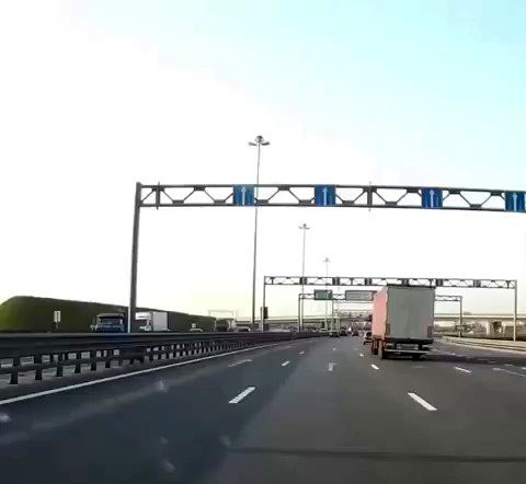 ببینید: اقدام دیوانه‌وار یک راننده در اتوبانی شلوغ