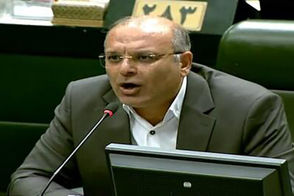 نماینده لرستان: به‌جای جنجال، به فکر نان مردم باشید!