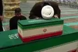 لحظه وداع پدر شهید خردسال با دخترش در جمکران 