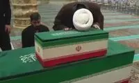 لحظه وداع پدر شهید خردسال با دخترش در جمکران 