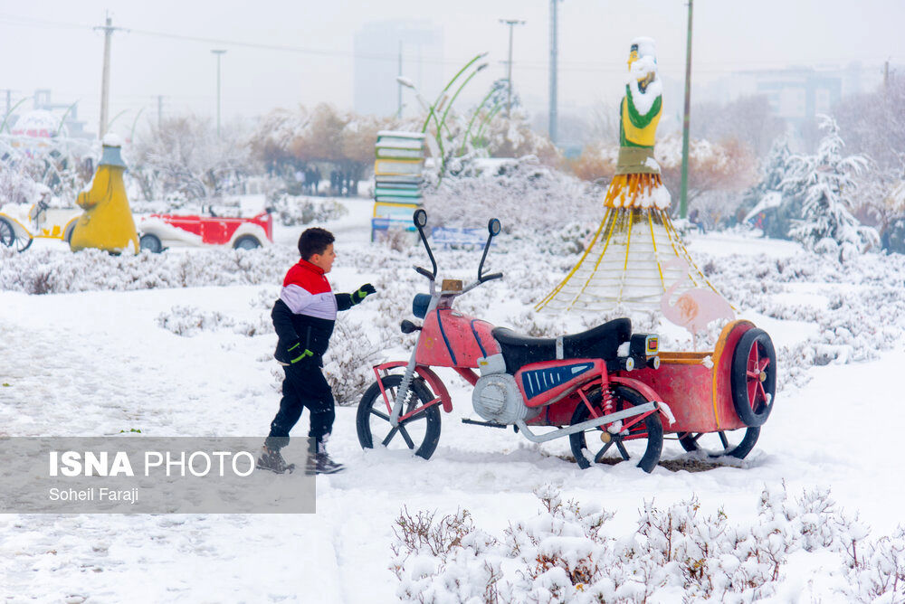 نخستین بارش برف زمستانی ارومیه