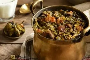 طرز تهیه خورش آلو اسفناج مجلسی با مرغ