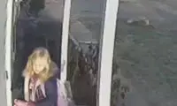 لحظه حمله وحشیانه یک راکون به یک دختربچه
