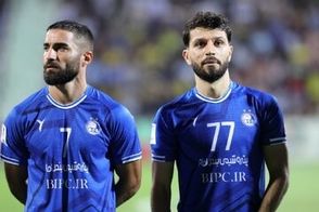ستاره استقلال با پیراهن تراکتور دیده شد!