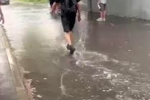 طوفان و تگرگ پس از گرمای بی سابقه مسکو