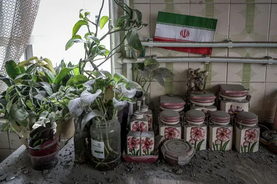 با چشمانی اشک‌آلود ما باز هم نوروز را در آغوش می‌کشیم