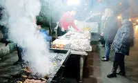 عجیب‌ترین جیگرکی تهران را این دو دختر شجاع‌دل می‌چرخانند!