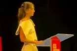لحظه ورود نور پهلوی به سالن، سوژه صابرین نیوز شد