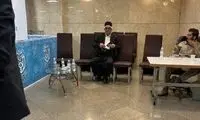 تیپ و پوشش متفاوت همراه یکی از نامزدهای انتخابات