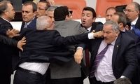 زد و خورد شدید نمایندگان در پارلمان ترکیه