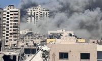 لحظه بمباران یک برج مسکونی در غزه