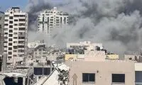 لحظه بمباران یک برج مسکونی در غزه